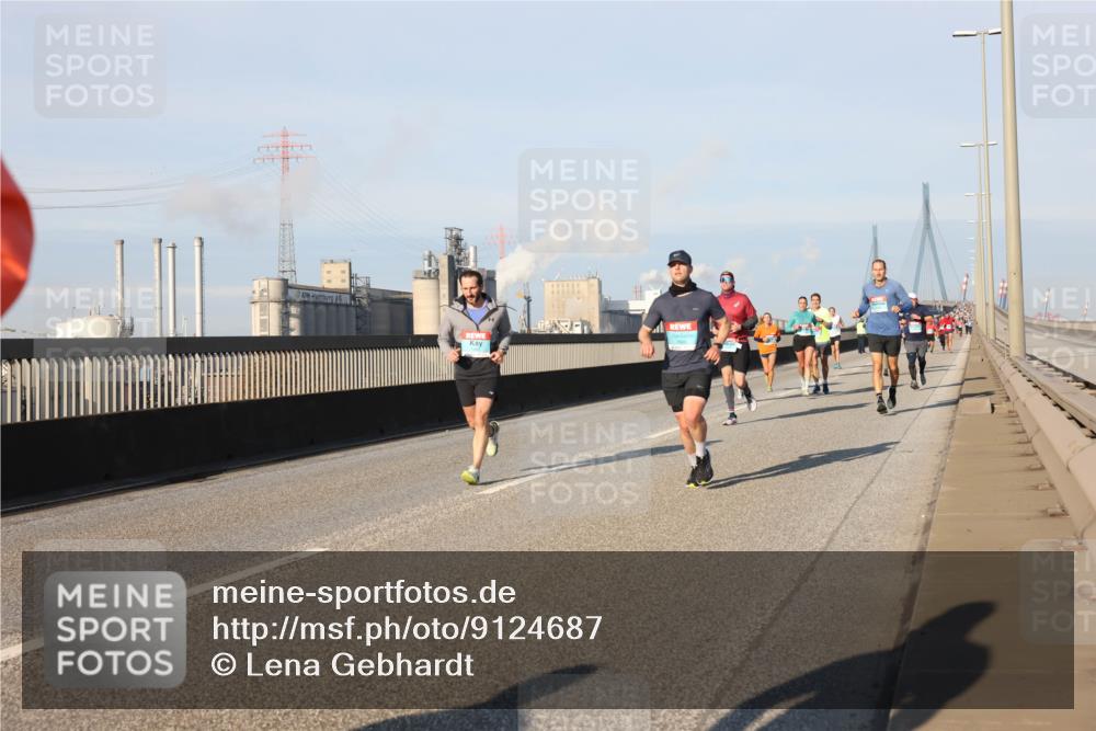 03.10.2025 - Köhlbrandbrückenlauf Lena Gebhardt http://msf.ph/oto/9124687 03.10.2025 09:45:59 Position 2  meine-sportfotos.de