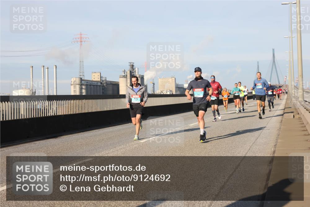 03.10.2025 - Köhlbrandbrückenlauf Lena Gebhardt http://msf.ph/oto/9124692 03.10.2025 09:45:59 Position 2 3820 meine-sportfotos.de