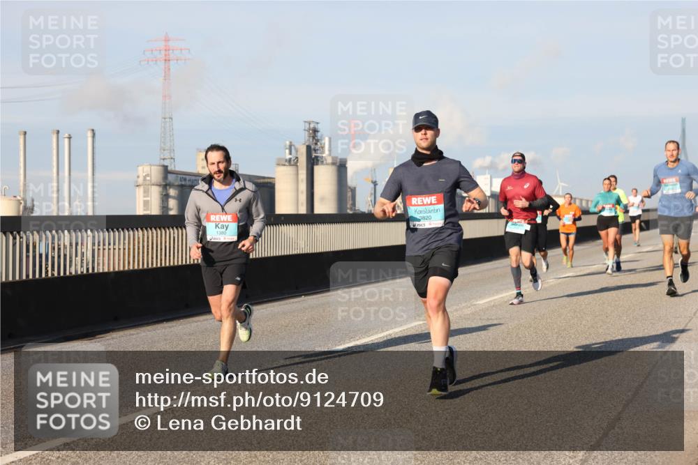03.10.2025 - Köhlbrandbrückenlauf Lena Gebhardt http://msf.ph/oto/9124709 03.10.2025 09:46:00 Position 2 1380, 3820 meine-sportfotos.de
