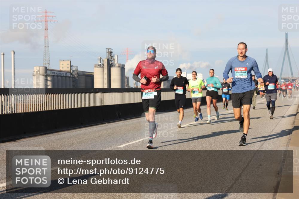 03.10.2025 - Köhlbrandbrückenlauf Lena Gebhardt http://msf.ph/oto/9124775 03.10.2025 09:46:02 Position 2 3118, 1058 meine-sportfotos.de