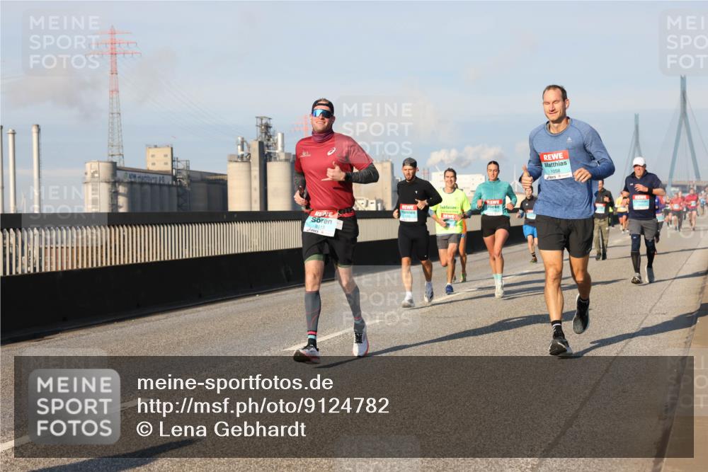 03.10.2025 - Köhlbrandbrückenlauf Lena Gebhardt http://msf.ph/oto/9124782 03.10.2025 09:46:02 Position 2 3118, 1058 meine-sportfotos.de
