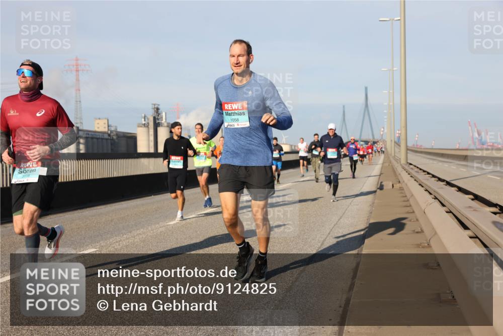 03.10.2025 - Köhlbrandbrückenlauf Lena Gebhardt http://msf.ph/oto/9124825 03.10.2025 09:46:03 Position 2 3118, 1058 meine-sportfotos.de