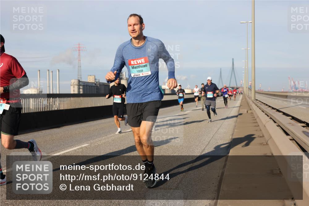 03.10.2025 - Köhlbrandbrückenlauf Lena Gebhardt http://msf.ph/oto/9124844 03.10.2025 09:46:03 Position 2 1058 meine-sportfotos.de