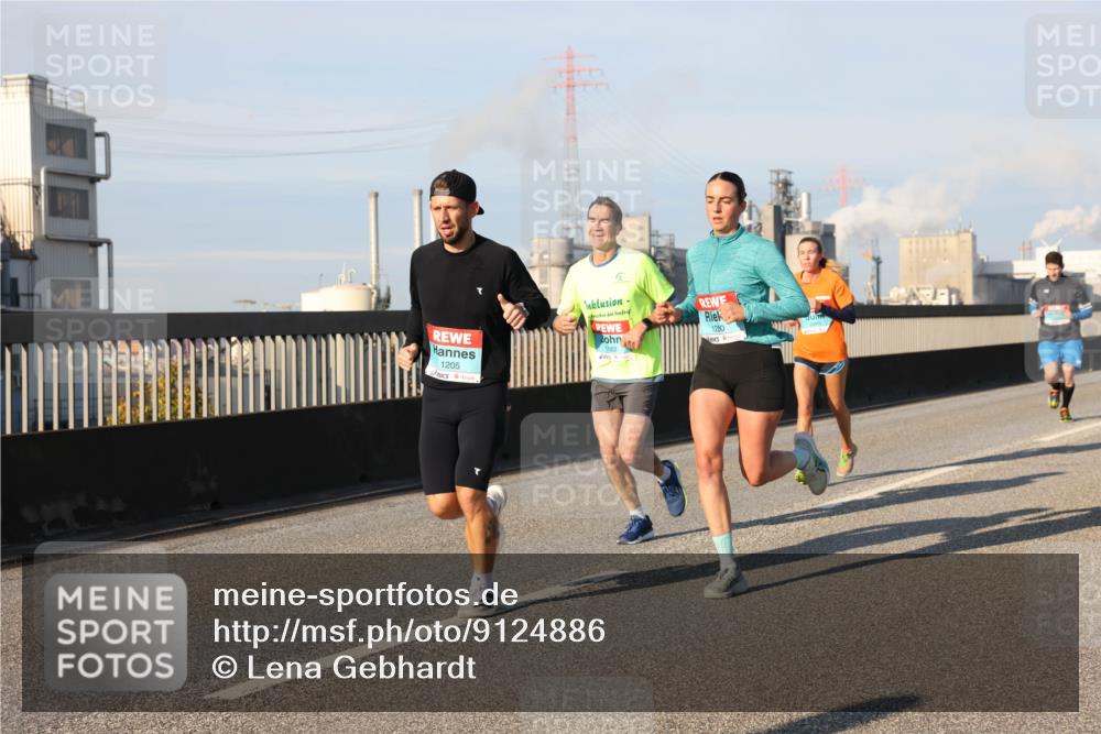 03.10.2025 - Köhlbrandbrückenlauf Lena Gebhardt http://msf.ph/oto/9124886 03.10.2025 09:46:05 Position 2 1205, 1182, 1280 meine-sportfotos.de