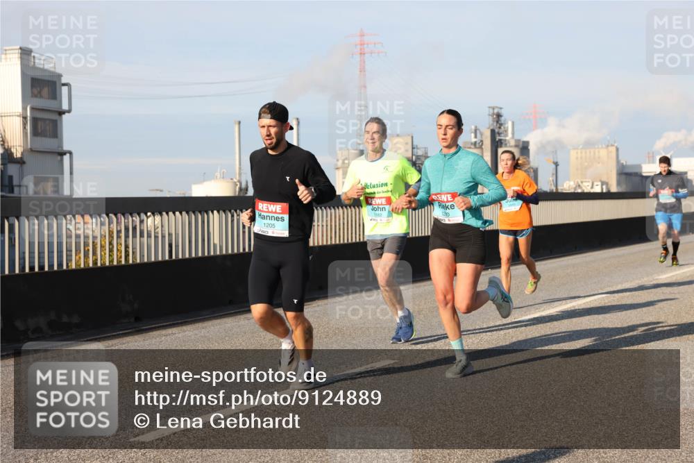 03.10.2025 - Köhlbrandbrückenlauf Lena Gebhardt http://msf.ph/oto/9124889 03.10.2025 09:46:05 Position 2 1205, 1182, 1280 meine-sportfotos.de
