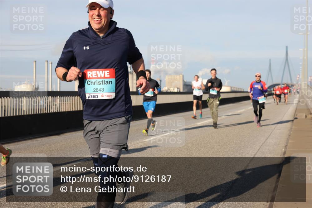 03.10.2025 - Köhlbrandbrückenlauf Lena Gebhardt http://msf.ph/oto/9126187 03.10.2025 09:46:07 Position 2 2843 meine-sportfotos.de