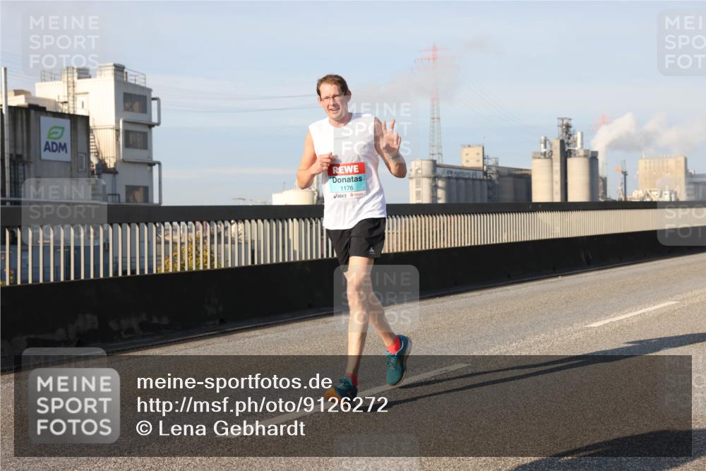 03.10.2025 - Köhlbrandbrückenlauf Lena Gebhardt http://msf.ph/oto/9126272 03.10.2025 09:46:11 Position 2 1176 meine-sportfotos.de