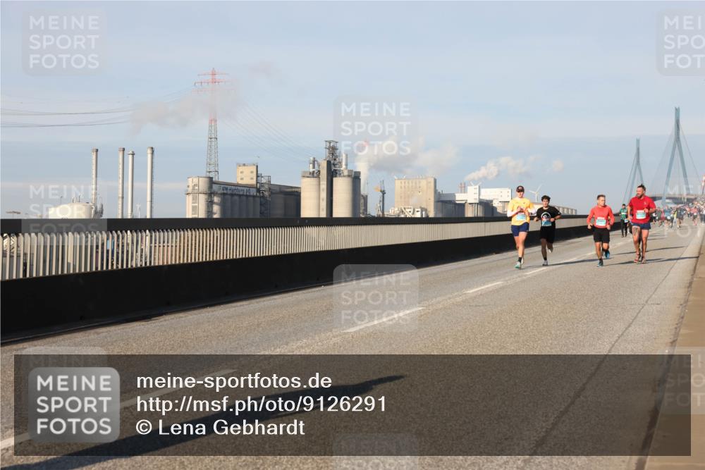 03.10.2025 - Köhlbrandbrückenlauf Lena Gebhardt http://msf.ph/oto/9126291 03.10.2025 09:46:11 Position 2  meine-sportfotos.de