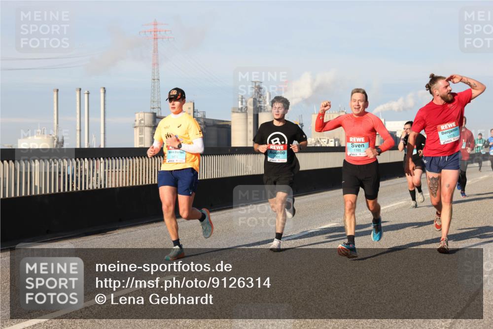 03.10.2025 - Köhlbrandbrückenlauf Lena Gebhardt http://msf.ph/oto/9126314 03.10.2025 09:46:16 Position 2 1165, 1474, 2901, 1273 meine-sportfotos.de