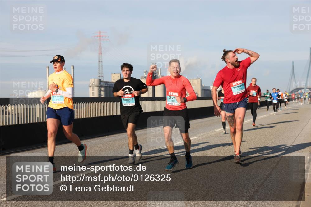 03.10.2025 - Köhlbrandbrückenlauf Lena Gebhardt http://msf.ph/oto/9126325 03.10.2025 09:46:17 Position 2 1474, 2901, 1165, 1273 meine-sportfotos.de
