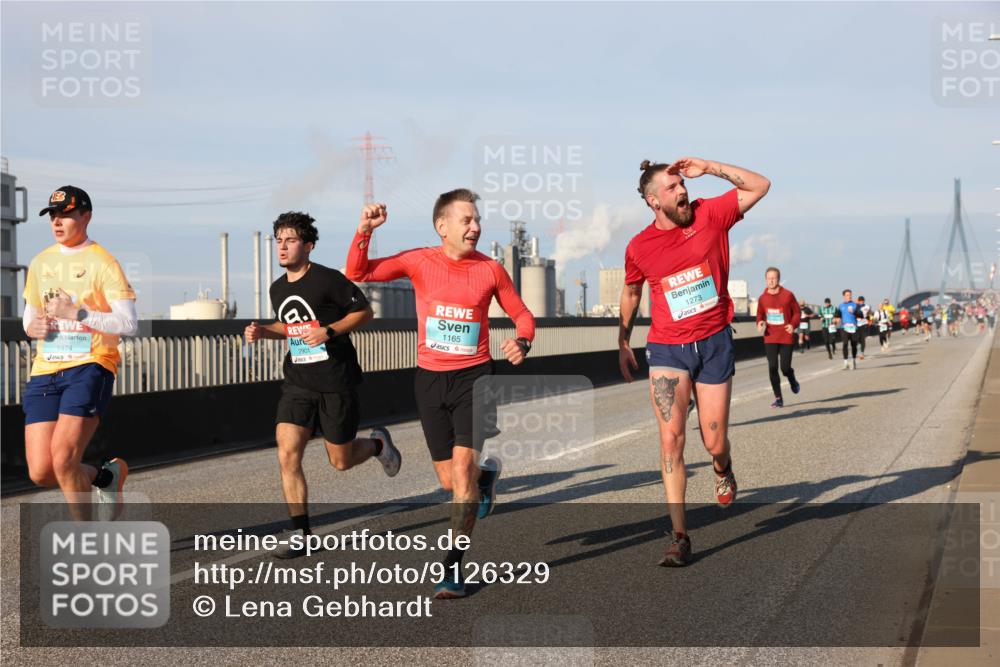 03.10.2025 - Köhlbrandbrückenlauf Lena Gebhardt http://msf.ph/oto/9126329 03.10.2025 09:46:17 Position 2 1474, 2901, 1165, 1273 meine-sportfotos.de