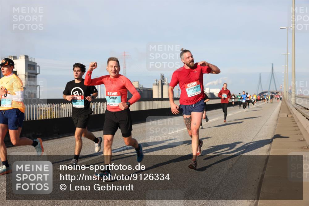 03.10.2025 - Köhlbrandbrückenlauf Lena Gebhardt http://msf.ph/oto/9126334 03.10.2025 09:46:17 Position 2 1474, 2901, 1165, 1273 meine-sportfotos.de