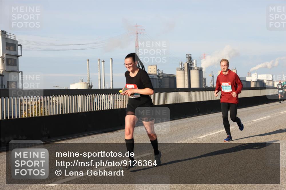 03.10.2025 - Köhlbrandbrückenlauf Lena Gebhardt http://msf.ph/oto/9126364 03.10.2025 09:46:19 Position 2  meine-sportfotos.de