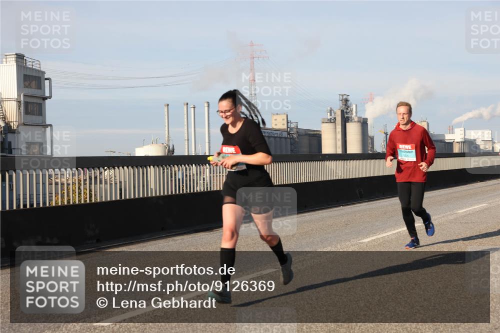 03.10.2025 - Köhlbrandbrückenlauf Lena Gebhardt http://msf.ph/oto/9126369 03.10.2025 09:46:19 Position 2 1225 meine-sportfotos.de