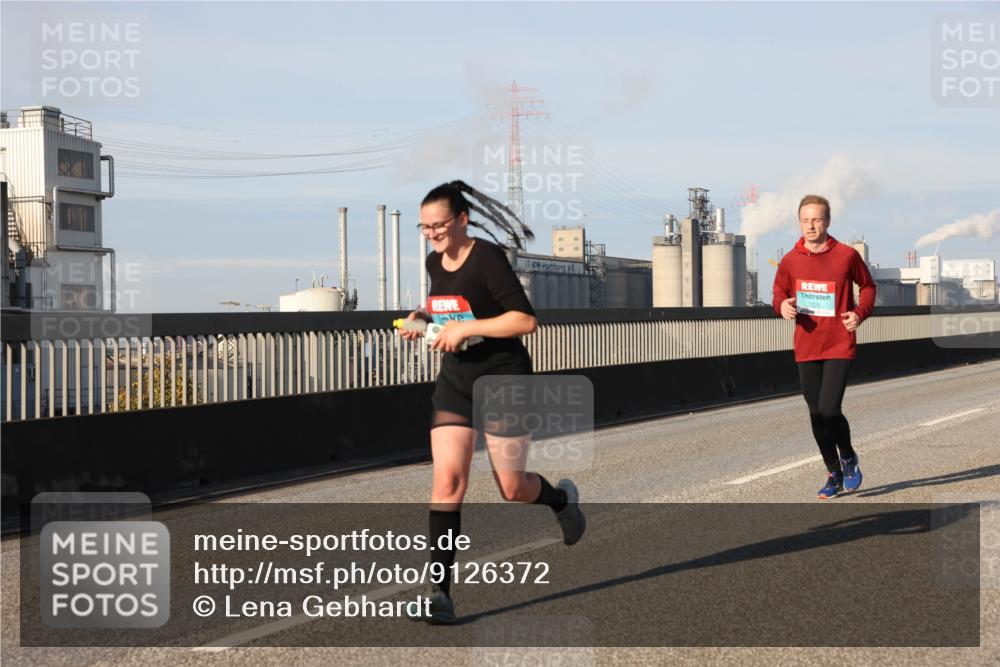 03.10.2025 - Köhlbrandbrückenlauf Lena Gebhardt http://msf.ph/oto/9126372 03.10.2025 09:46:19 Position 2 1225 meine-sportfotos.de
