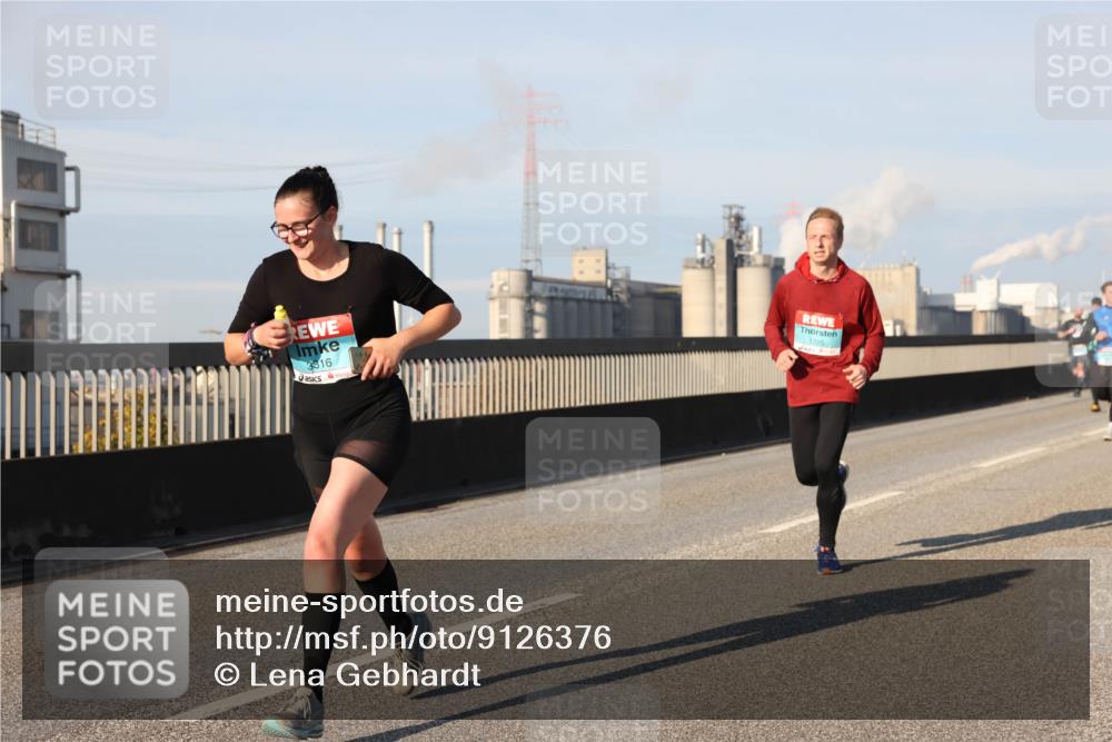 03.10.2025 - Köhlbrandbrückenlauf Lena Gebhardt http://msf.ph/oto/9126376 03.10.2025 09:46:20 Position 2 3316, 1225 meine-sportfotos.de
