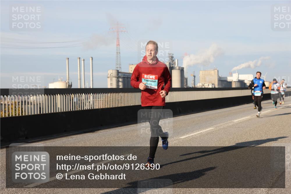 03.10.2025 - Köhlbrandbrückenlauf Lena Gebhardt http://msf.ph/oto/9126390 03.10.2025 09:46:20 Position 2 1225 meine-sportfotos.de