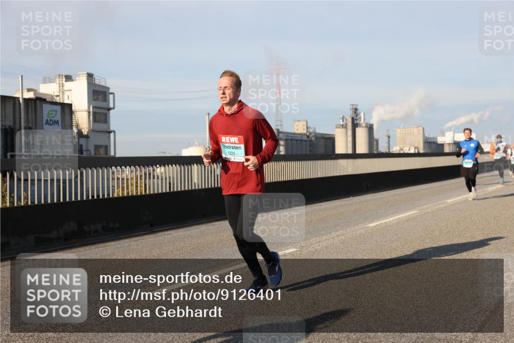 03.10.2025 - Köhlbrandbrückenlauf Lena Gebhardt http://msf.ph/oto/9126401 03.10.2025 09:46:21 Position 2 1225 meine-sportfotos.de