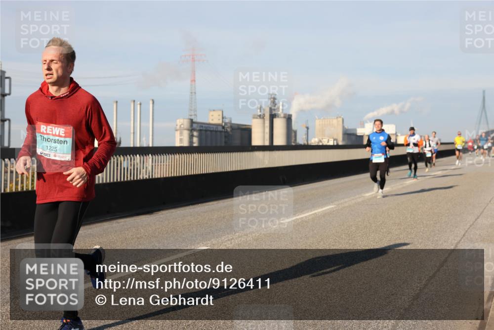03.10.2025 - Köhlbrandbrückenlauf Lena Gebhardt http://msf.ph/oto/9126411 03.10.2025 09:46:21 Position 2 1225 meine-sportfotos.de