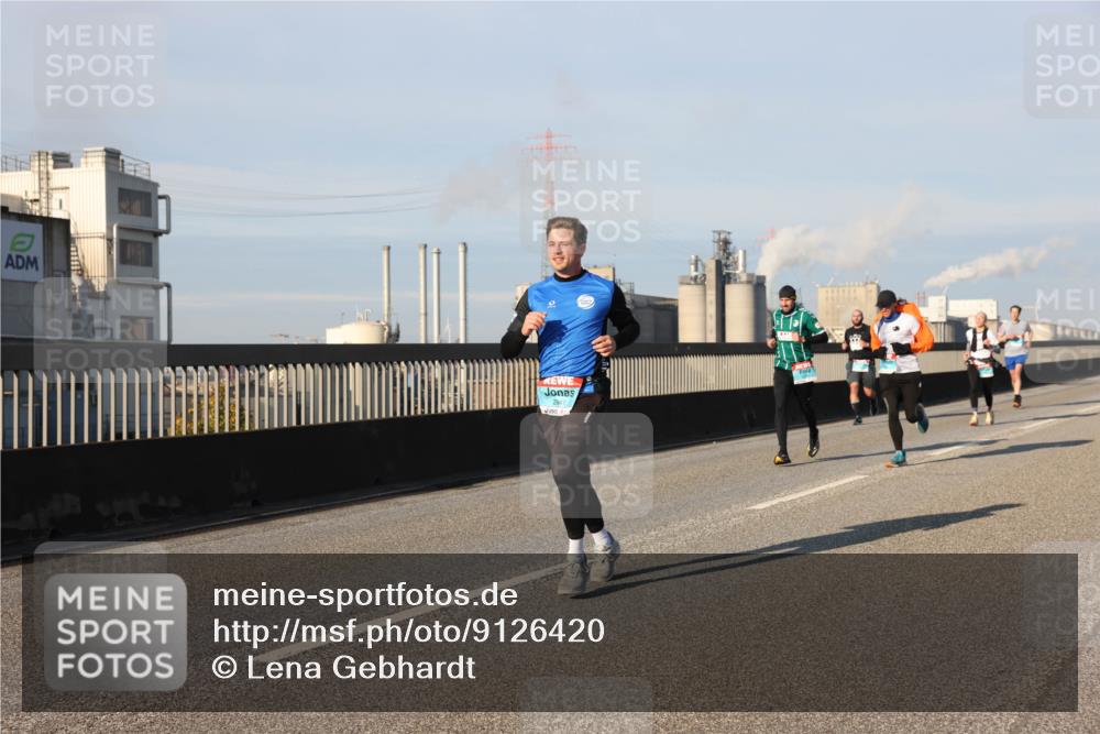 03.10.2025 - Köhlbrandbrückenlauf Lena Gebhardt http://msf.ph/oto/9126420 03.10.2025 09:46:24 Position 2  meine-sportfotos.de