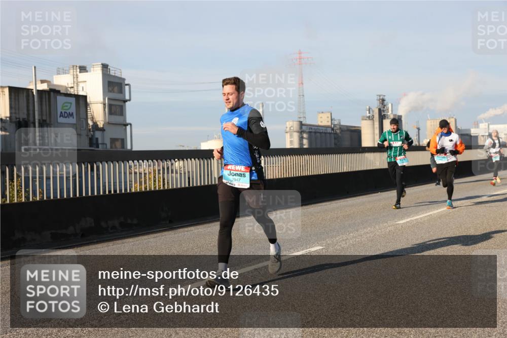 03.10.2025 - Köhlbrandbrückenlauf Lena Gebhardt http://msf.ph/oto/9126435 03.10.2025 09:46:24 Position 2 2947 meine-sportfotos.de