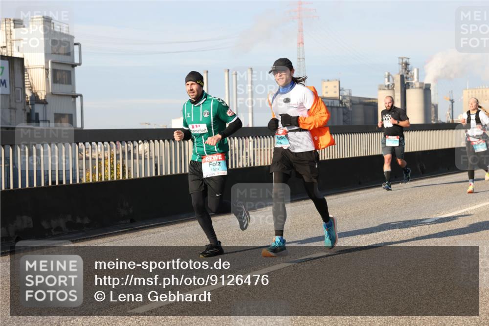 03.10.2025 - Köhlbrandbrückenlauf Lena Gebhardt http://msf.ph/oto/9126476 03.10.2025 09:46:26 Position 2 1526, 3164 meine-sportfotos.de