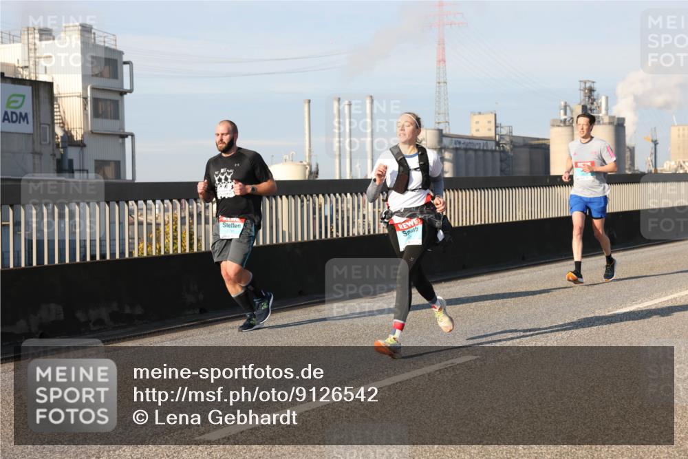 03.10.2025 - Köhlbrandbrückenlauf Lena Gebhardt http://msf.ph/oto/9126542 03.10.2025 09:46:28 Position 2  meine-sportfotos.de