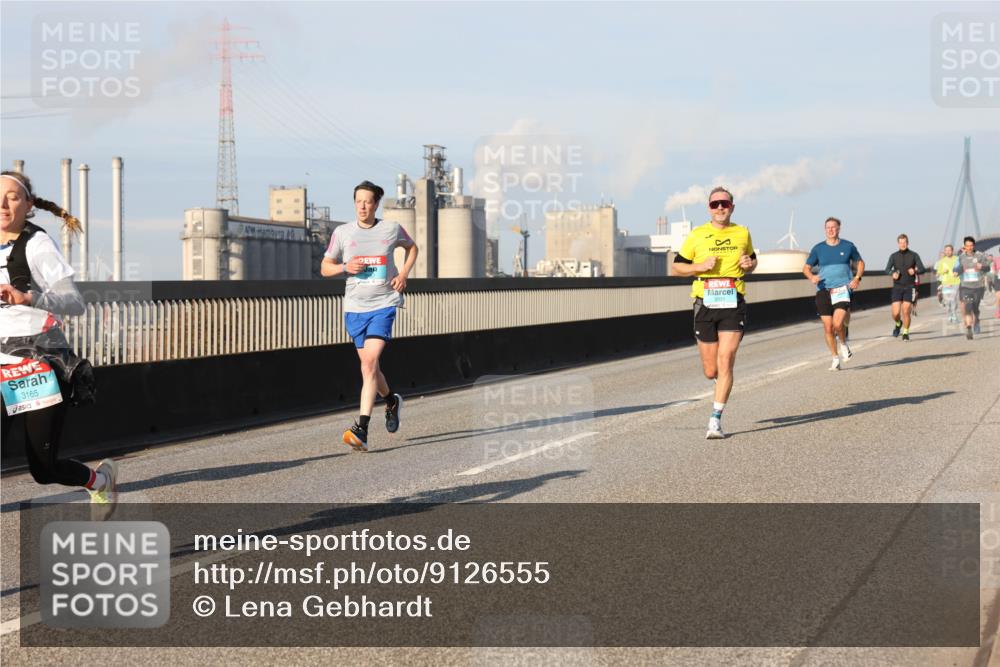 03.10.2025 - Köhlbrandbrückenlauf Lena Gebhardt http://msf.ph/oto/9126555 03.10.2025 09:46:29 Position 2 3165 meine-sportfotos.de