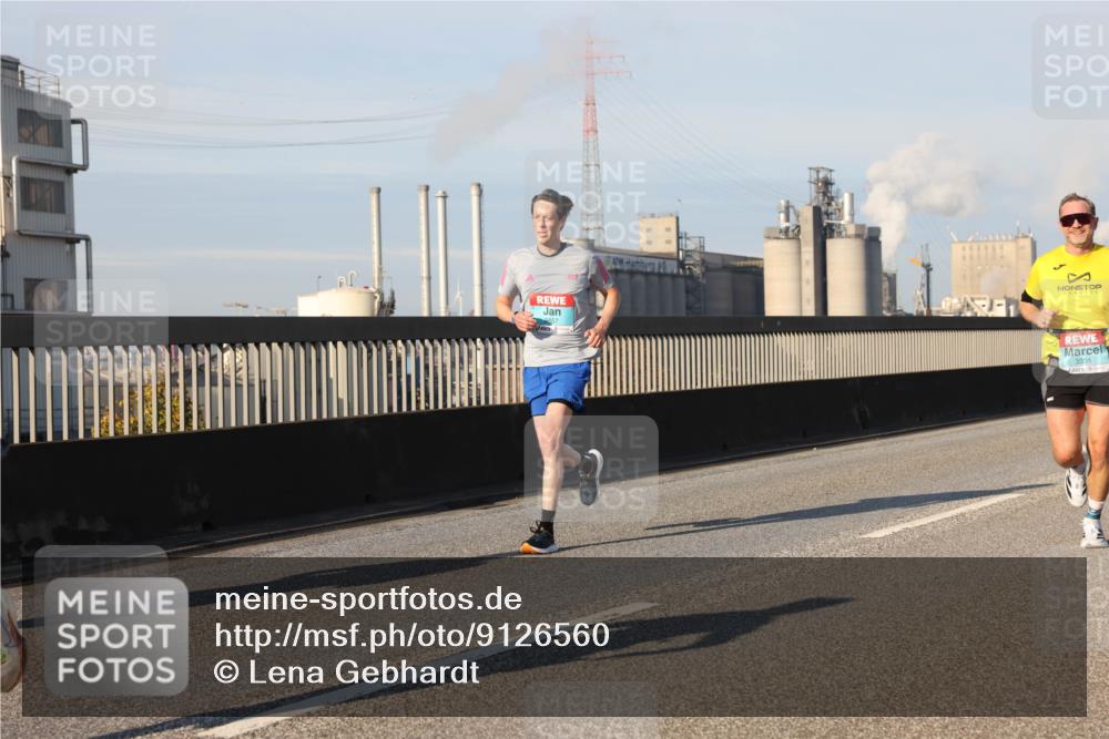 03.10.2025 - Köhlbrandbrückenlauf Lena Gebhardt http://msf.ph/oto/9126560 03.10.2025 09:46:29 Position 2 3331 meine-sportfotos.de