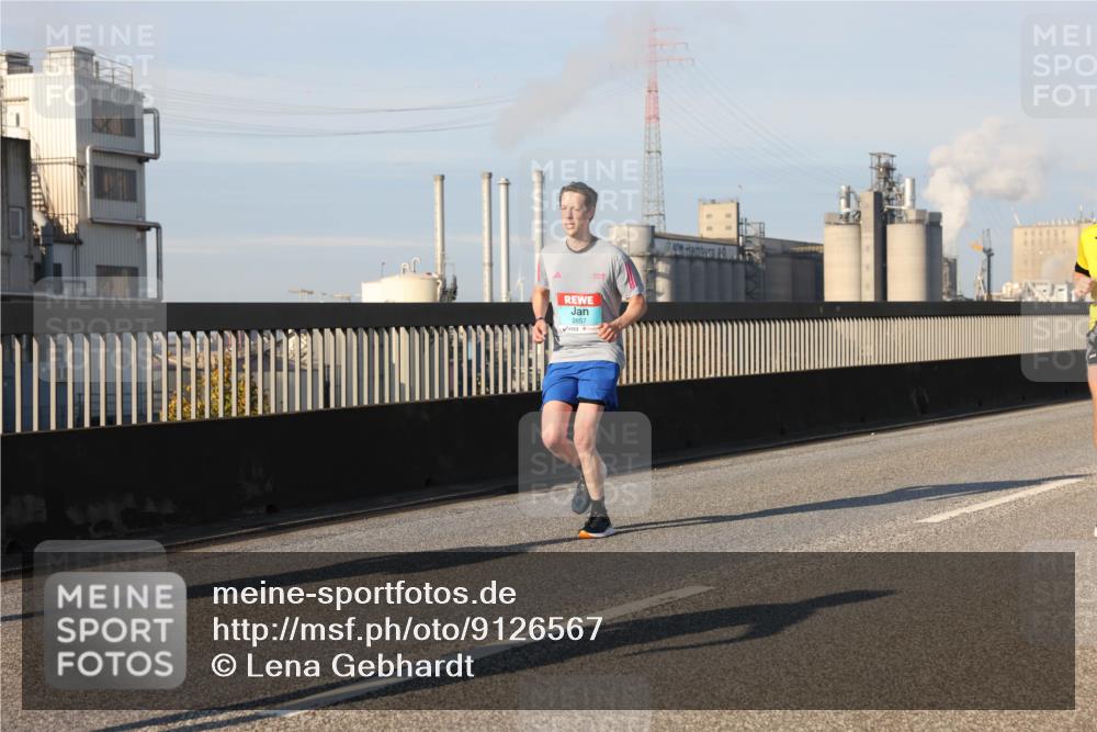 03.10.2025 - Köhlbrandbrückenlauf Lena Gebhardt http://msf.ph/oto/9126567 03.10.2025 09:46:30 Position 2 2857 meine-sportfotos.de