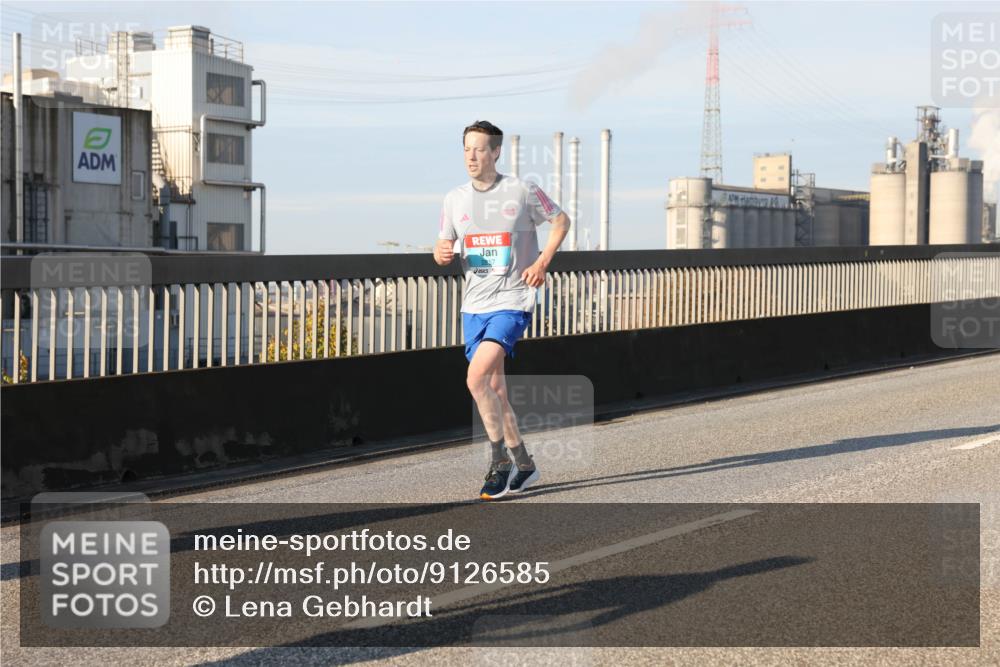 03.10.2025 - Köhlbrandbrückenlauf Lena Gebhardt http://msf.ph/oto/9126585 03.10.2025 09:46:30 Position 2  meine-sportfotos.de