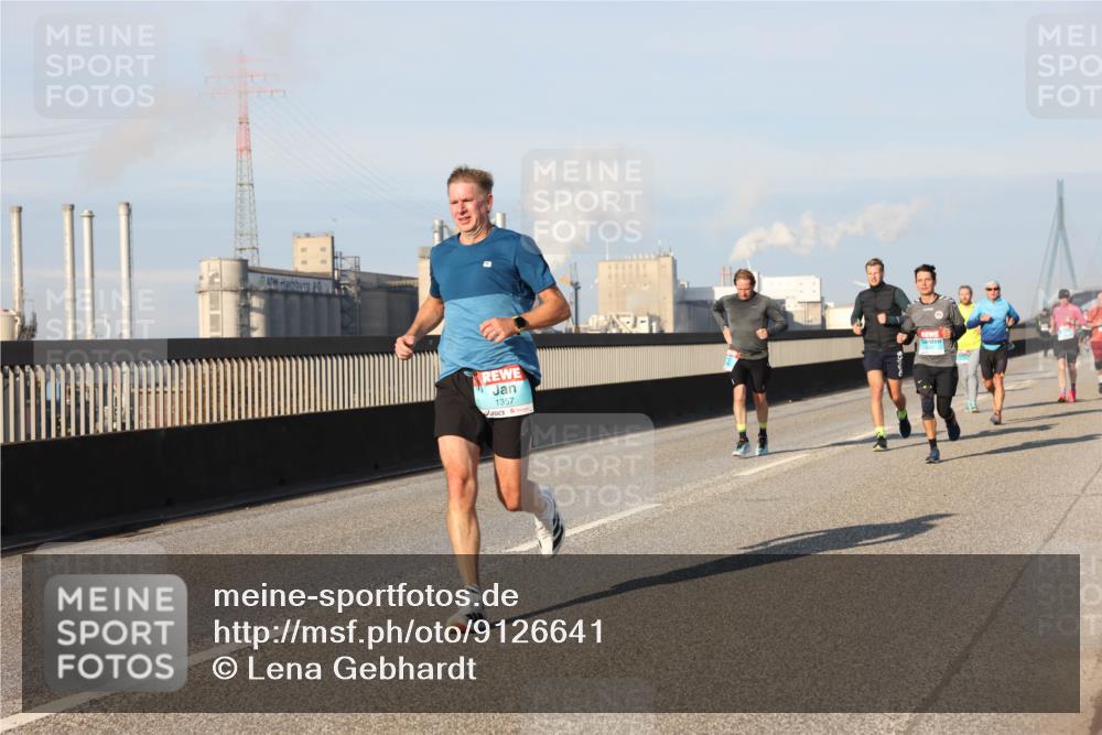 03.10.2025 - Köhlbrandbrückenlauf Lena Gebhardt http://msf.ph/oto/9126641 03.10.2025 09:46:33 Position 2 1357 meine-sportfotos.de