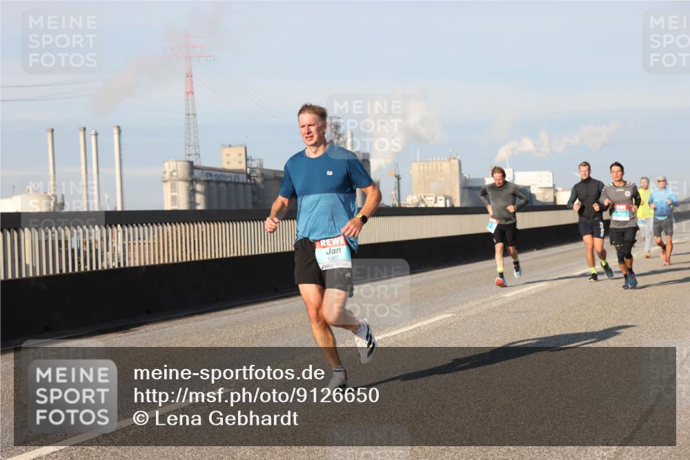 03.10.2025 - Köhlbrandbrückenlauf Lena Gebhardt http://msf.ph/oto/9126650 03.10.2025 09:46:33 Position 2 1357 meine-sportfotos.de