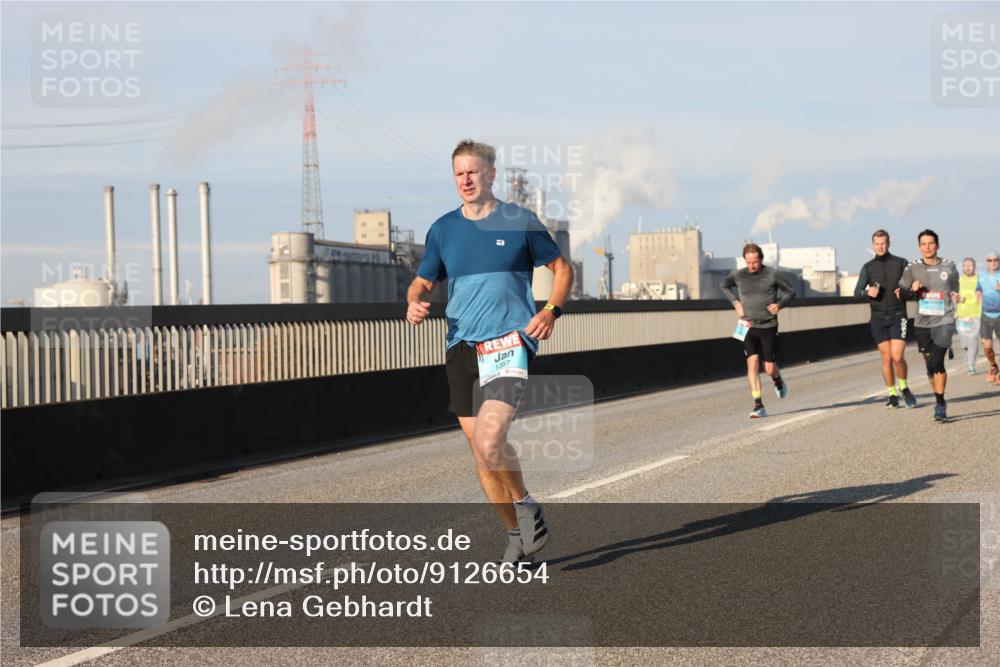 03.10.2025 - Köhlbrandbrückenlauf Lena Gebhardt http://msf.ph/oto/9126654 03.10.2025 09:46:33 Position 2 1357 meine-sportfotos.de
