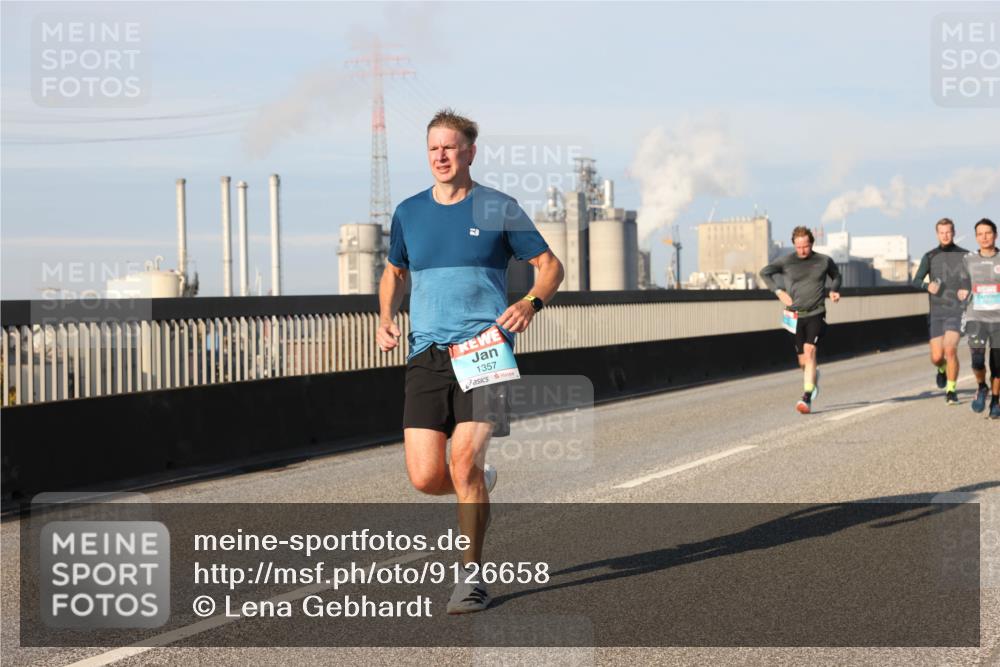 03.10.2025 - Köhlbrandbrückenlauf Lena Gebhardt http://msf.ph/oto/9126658 03.10.2025 09:46:33 Position 2 1357 meine-sportfotos.de