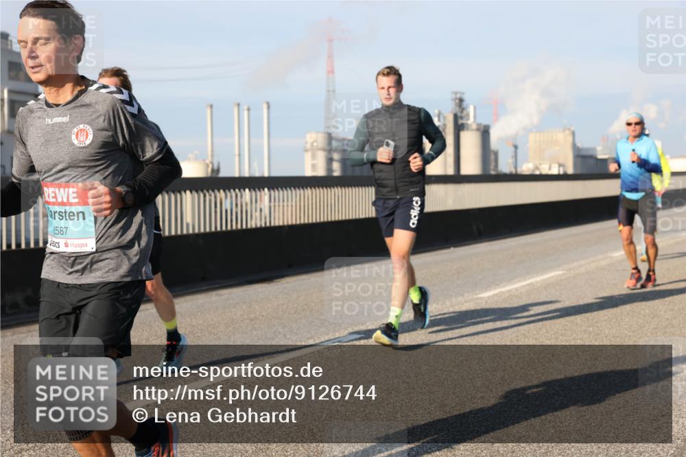 03.10.2025 - Köhlbrandbrückenlauf Lena Gebhardt http://msf.ph/oto/9126744 03.10.2025 09:46:37 Position 2 4, 2587 meine-sportfotos.de