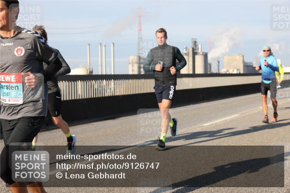 03.10.2025 - Köhlbrandbrückenlauf Lena Gebhardt http://msf.ph/oto/9126747 03.10.2025 09:46:37 Position 2 1910, 2587 meine-sportfotos.de