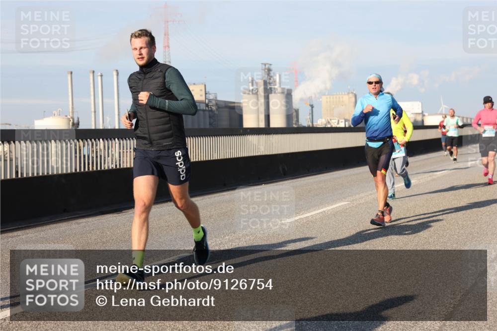 03.10.2025 - Köhlbrandbrückenlauf Lena Gebhardt http://msf.ph/oto/9126754 03.10.2025 09:46:37 Position 2  meine-sportfotos.de