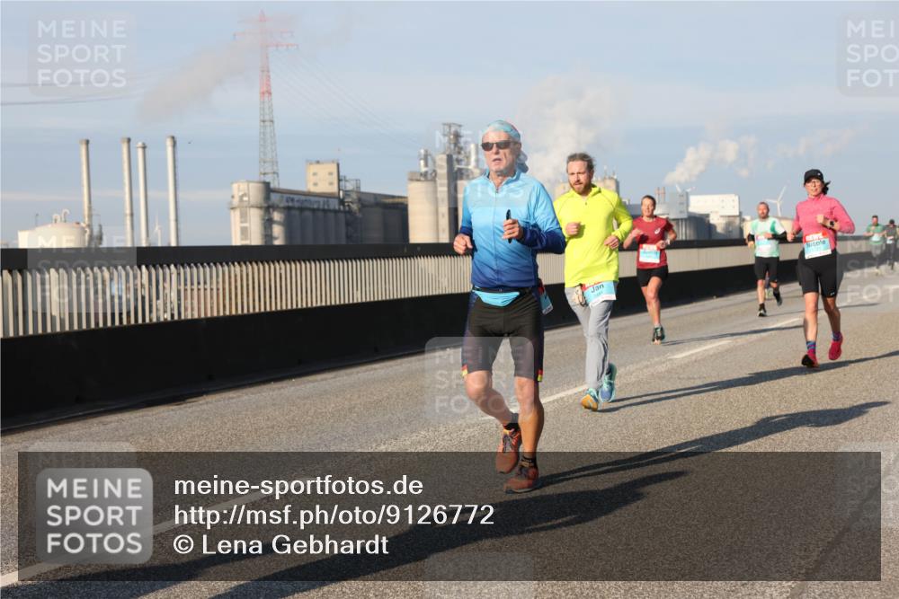03.10.2025 - Köhlbrandbrückenlauf Lena Gebhardt http://msf.ph/oto/9126772 03.10.2025 09:46:38 Position 2  meine-sportfotos.de