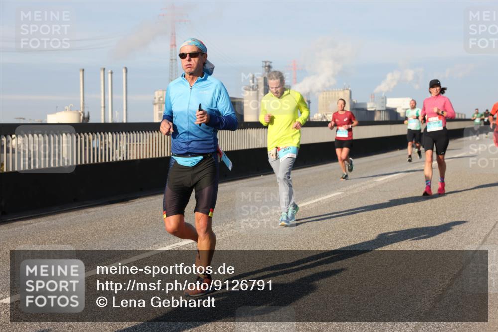 03.10.2025 - Köhlbrandbrückenlauf Lena Gebhardt http://msf.ph/oto/9126791 03.10.2025 09:46:39 Position 2  meine-sportfotos.de