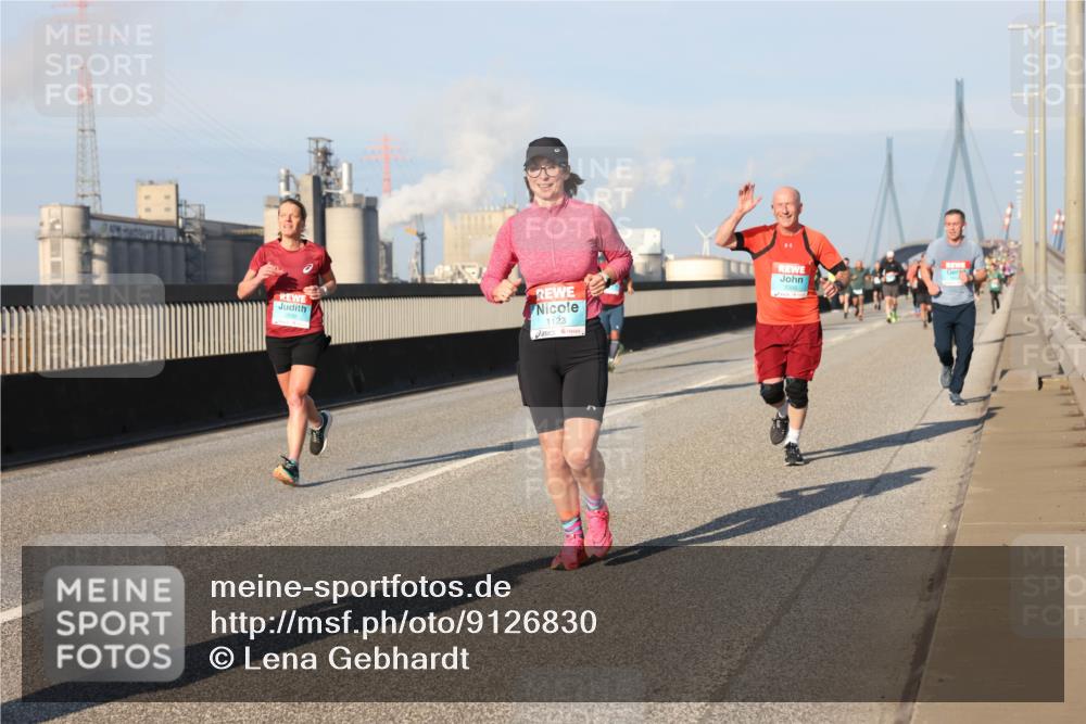 03.10.2025 - Köhlbrandbrückenlauf Lena Gebhardt http://msf.ph/oto/9126830 03.10.2025 09:46:40 Position 2 1123 meine-sportfotos.de