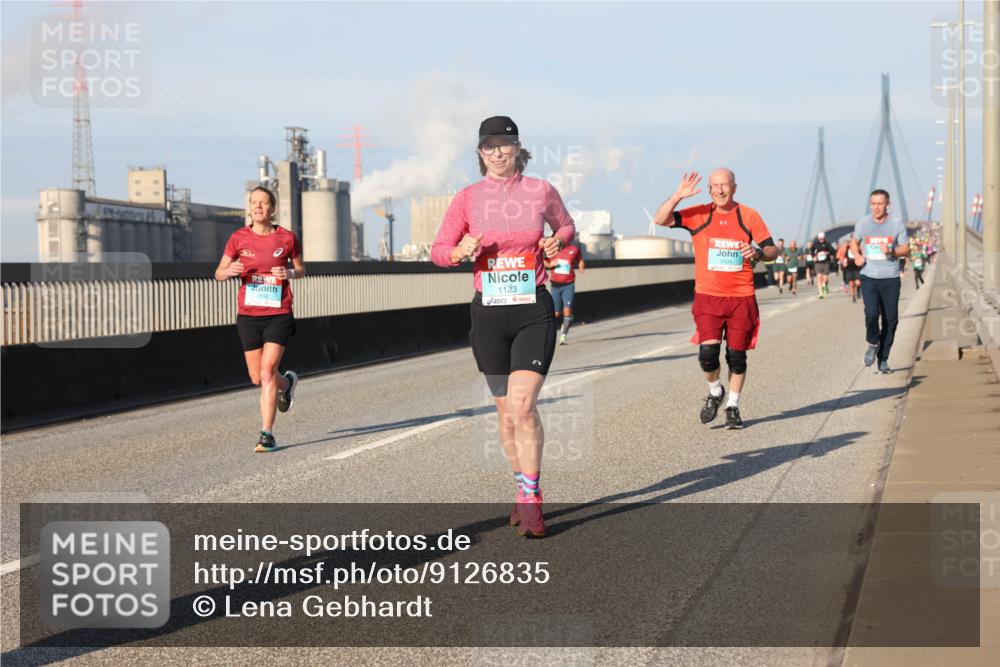 03.10.2025 - Köhlbrandbrückenlauf Lena Gebhardt http://msf.ph/oto/9126835 03.10.2025 09:46:40 Position 2 1123, 3305 meine-sportfotos.de