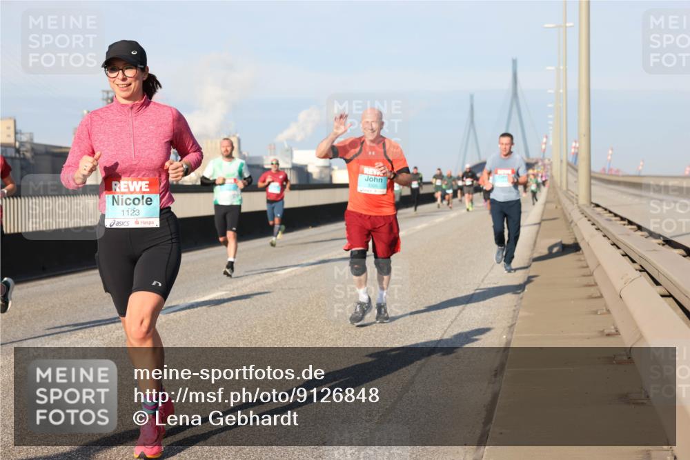 03.10.2025 - Köhlbrandbrückenlauf Lena Gebhardt http://msf.ph/oto/9126848 03.10.2025 09:46:41 Position 2 1123, 3305 meine-sportfotos.de