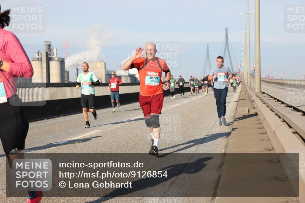 03.10.2025 - Köhlbrandbrückenlauf Lena Gebhardt http://msf.ph/oto/9126854 03.10.2025 09:46:41 Position 2 13, 3305 meine-sportfotos.de