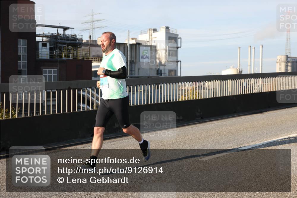 03.10.2025 - Köhlbrandbrückenlauf Lena Gebhardt http://msf.ph/oto/9126914 03.10.2025 09:46:45 Position 2  meine-sportfotos.de