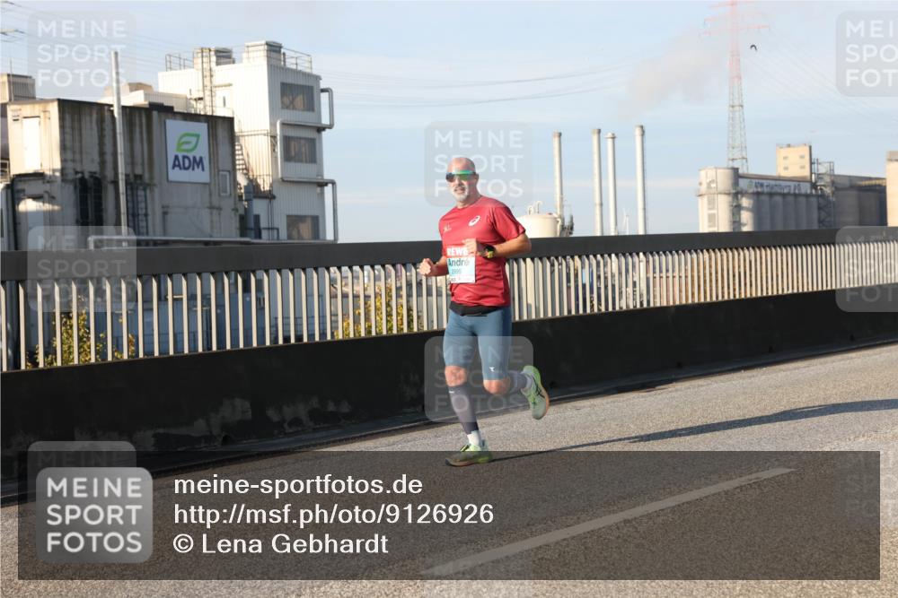 03.10.2025 - Köhlbrandbrückenlauf Lena Gebhardt http://msf.ph/oto/9126926 03.10.2025 09:46:46 Position 2 2995 meine-sportfotos.de