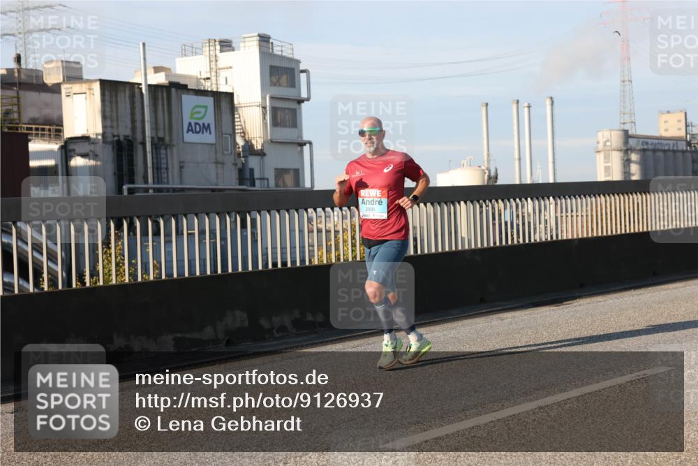 03.10.2025 - Köhlbrandbrückenlauf Lena Gebhardt http://msf.ph/oto/9126937 03.10.2025 09:46:47 Position 2 2995 meine-sportfotos.de