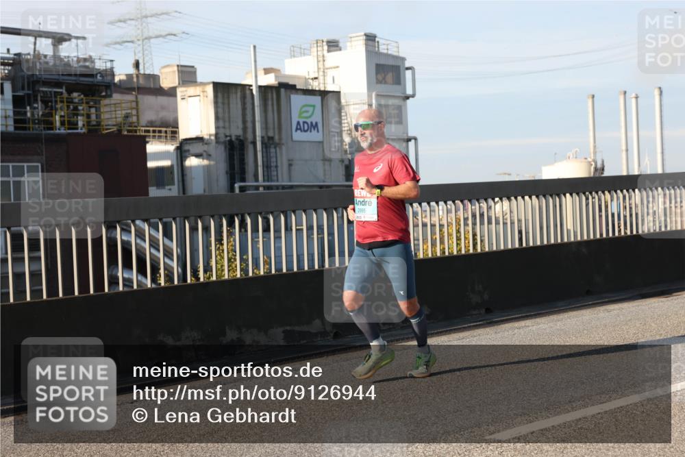 03.10.2025 - Köhlbrandbrückenlauf Lena Gebhardt http://msf.ph/oto/9126944 03.10.2025 09:46:47 Position 2 2995 meine-sportfotos.de