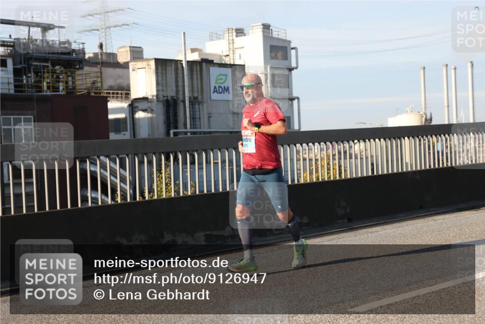 03.10.2025 - Köhlbrandbrückenlauf Lena Gebhardt http://msf.ph/oto/9126947 03.10.2025 09:46:47 Position 2 2995 meine-sportfotos.de