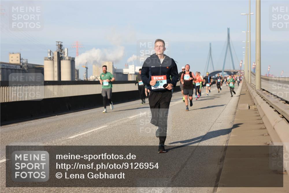 03.10.2025 - Köhlbrandbrückenlauf Lena Gebhardt http://msf.ph/oto/9126954 03.10.2025 09:46:48 Position 2 1216 meine-sportfotos.de